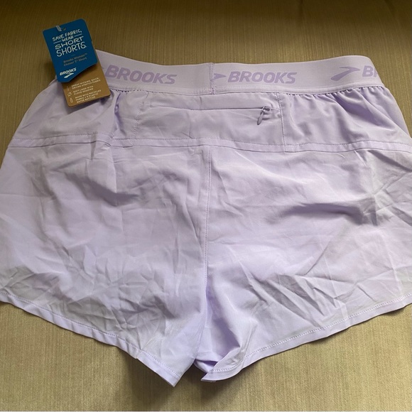 Brooks 3” women’s Chaser Shorts violet dash size large NWT - Picture 4 of 9